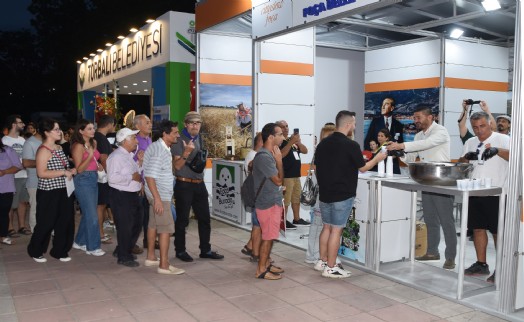 İEF'de Foça standına yoğun ilgi