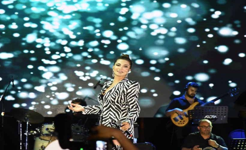 İkilem ve Ebru Yaşar'dan Menemen'de muhteşem konser