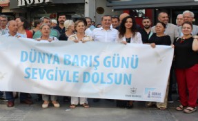 İzmir'de 1 Eylül Dünya Barış Günü coşkuyla kutlandı