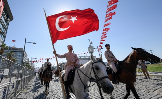 İzmir’de 101. kurtuluş yıldönümü coşkusu