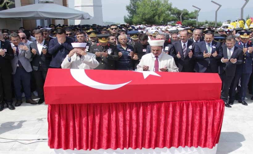 İzmirli Pençe-Kilit şehidini binler uğurladı