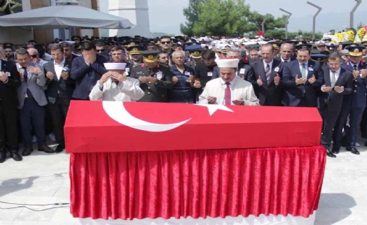 İzmirli Pençe-Kilit şehidini binler uğurladı