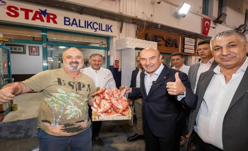 İzmirli balıkçılar sezonu açtı, siftahı Soyer yaptı