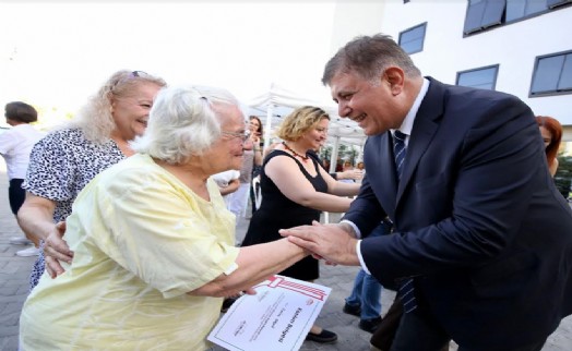 Karşıyaka Belediyesi Gündüz Yaşam Merkezi hayatları değiştirdi