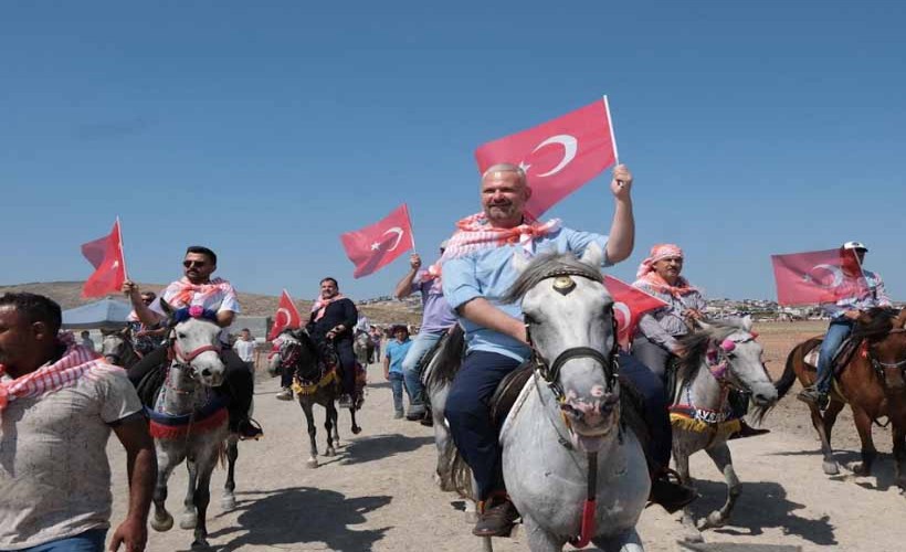 Menemen'de Rahvan At Yarışları nefes kesti