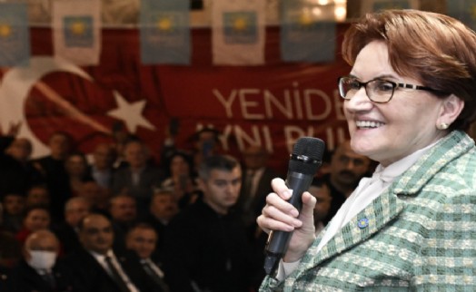 Akşener Adana'da; Ben size kızını emanet ediyorum onu seçeceksiniz