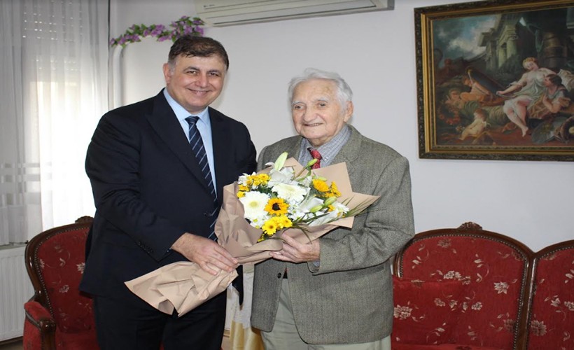 Başkan Tugay’dan Karşıyakalı çınara ziyaret