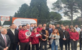 CHP'li gençlerden Bornova Anadolu Lisesi önünde eylem!