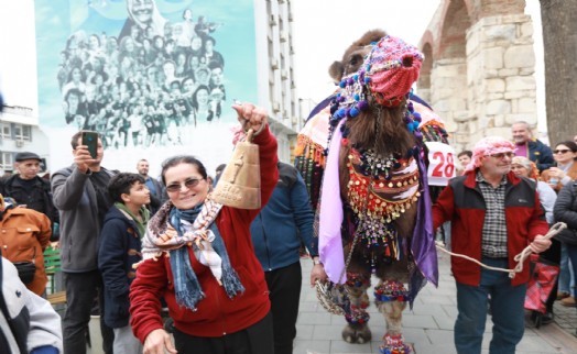 Efes Selçuk Deve Güreşleri Festivali'nde Altın Havan sahibini buldu