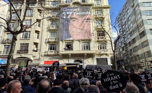 Hrant Dink, katledilişinin 17. yılında vurulduğu yerde anıldı