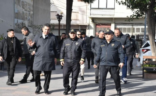 İzmir Emniyet Müdürü Sel, Menemen'de uygulama yönetti