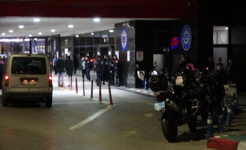 İzmir'de şüpheli araç kovalayan motosikletli polis ekibi kaza yaptı: 2 yaralı