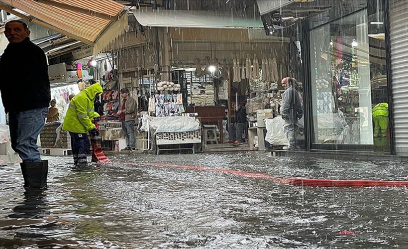 İzmir hafta boyunca sağanağa teslim olacak!