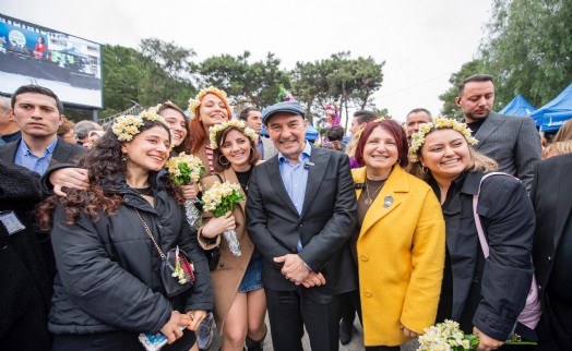 Karaburun'un mis kokulu festivali 6. kez başladı