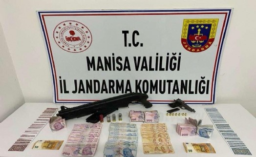 Manisa'da jandarmadan kumar baskını