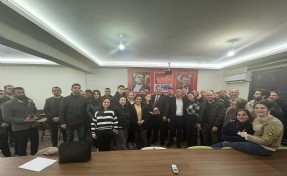 Menderes’in başkan adayına sürpriz kutlama