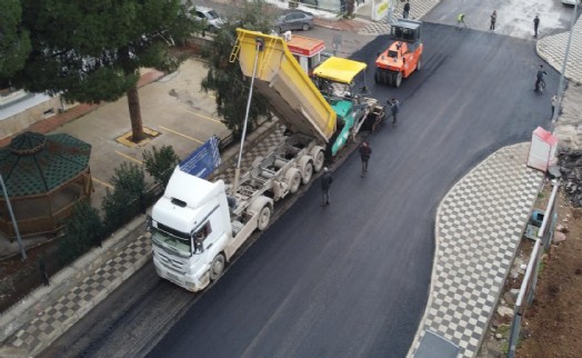 Menderes’te yoğun yol çalışması