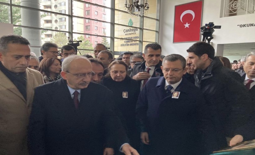 Özel ve Kılıçdaroğlu cenaze töreninde bir araya geldi