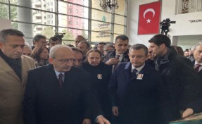 Özel ve Kılıçdaroğlu cenaze töreninde bir araya geldi