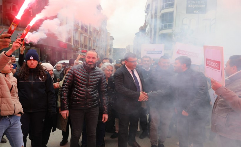 Seferihisarlılar 'Goca Başkanı' coşkuyla karşıladı