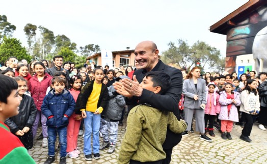 Soyer 'Mahallede Dayanışma Var' gençleriyle buluştu