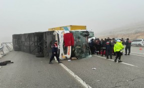 Yolcu otobüsü devrildi: Çok sayıda ölü ve yaralı var!