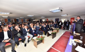 AK Parti Bergama Kongresi’nde; CHP'li belediyelere hizmet salvosu