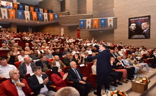 AK Parti Karşıyaka'da 'tek adaylı' demokrasi şöleni: Saygılı'dan CHP'ye 'kongre' göndermesi