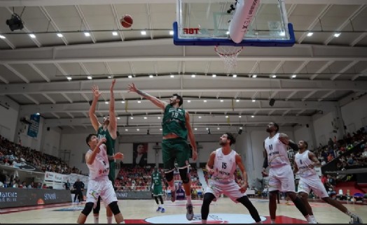 Aliağa Petkimspor, Darüşşafaka Lassa'yı farklı mağlup etti