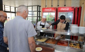 Bayraklı Belediyesi kent lokantalarında 'Askıda Yemek' uygulaması başladı