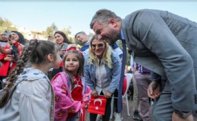 Bucalı minikler Cumhuriyet'in 101. yılını coşkuyla kutladı