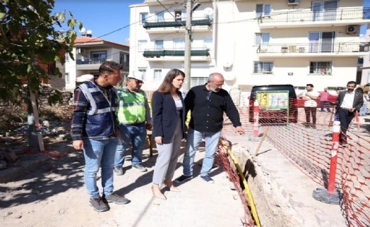 Çeşme’de doğal gaz çalışmaları başladı: İlk kazma vuruldu