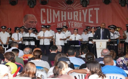 Cumhuriyet coşkusu Kemalpaşa'da başladı