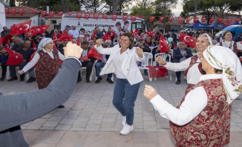 Cumhuriyet'in coşkusu Foça'da devam etti