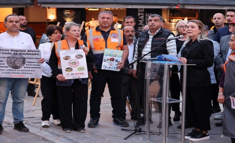 Depremde hayatını kaybeden canlar Konak’ta anıldı