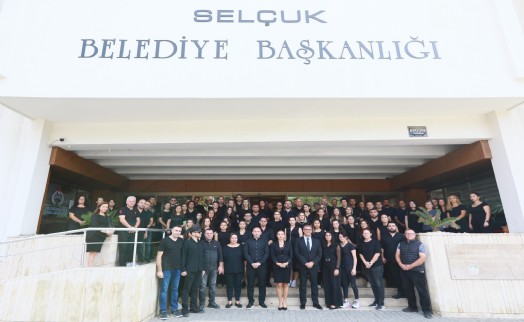 Efes Selçuk Belediyesi’nden şiddete karşı siyah duruş