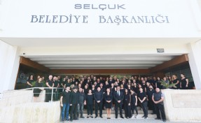 Efes Selçuk Belediyesi’nden şiddete karşı siyah duruş