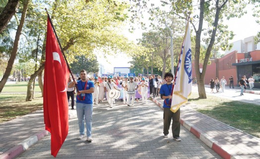 Egeli öğrenciler yeni akademik yıla şenlikle 'Merhaba' dedi