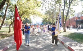 Egeli öğrenciler yeni akademik yıla şenlikle 'Merhaba' dedi