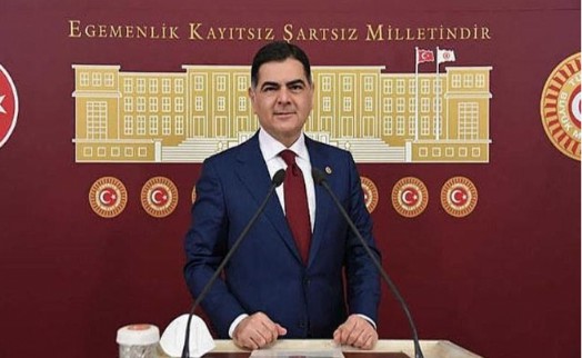 İYİ Parti kurucularından Naci Cinisli, partisinden istifa etti