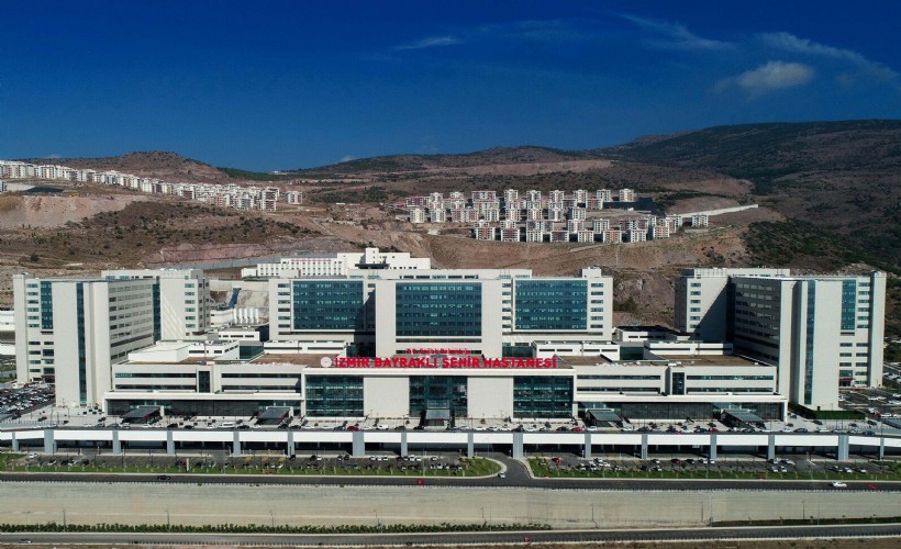 İzmir Şehir Hastanesi'nde bir yılda kaç kişi tedavi gördü?