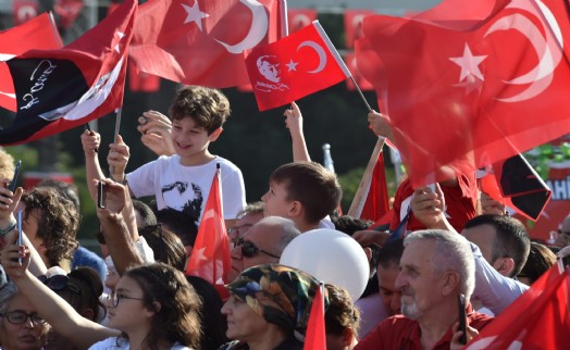 Vali Elban'dan Cumhuriyet Bayramı'nı Türk bayrağıyla kutlama çağrısı