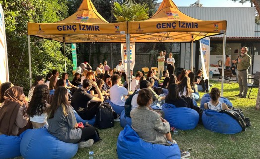 İzmir'de gençlerin 'deneyim yolculuğu' başladı