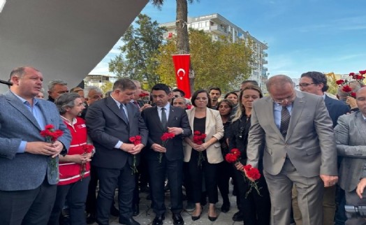 İzmir depreminde hayatını kaybedenler anıldı: Tugay'dan 'kaynak ayıramıyoruz' çıkışı