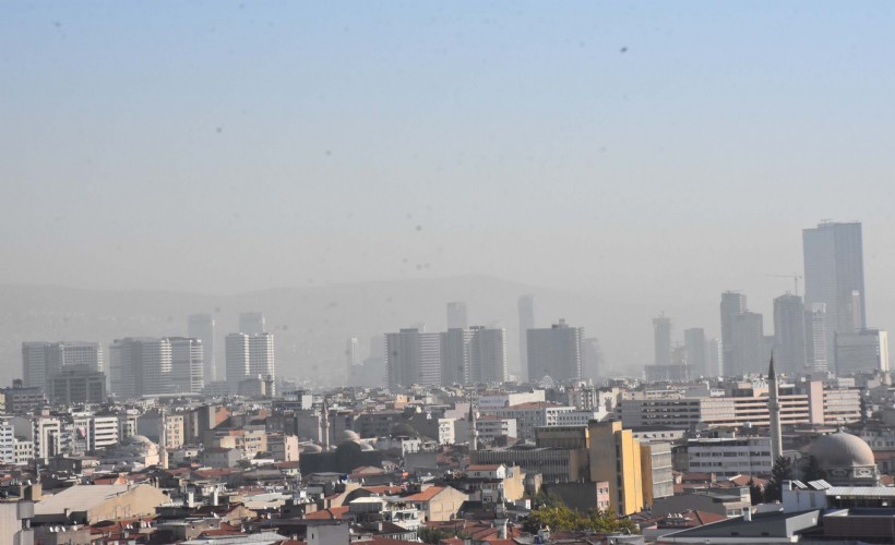 İzmir'i sis bulutu kapladı