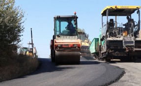 İzmir’in zirvesinde asfalt seferberliği: İZBETON ekipleri Bozdağ Kayak Merkezi’nin yolunu yeniledi