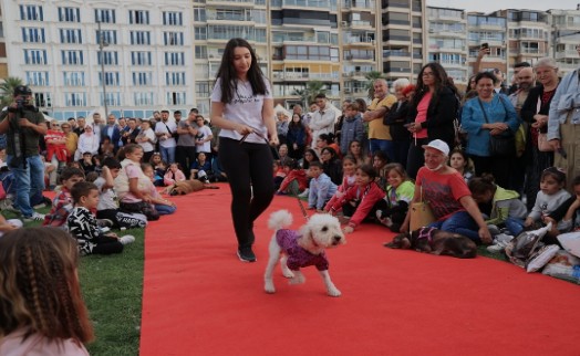 İzmirli hayvanseverler 'Patilerin Festivali' için 5. kez Gündoğdu Meydanı’nda buluşacak