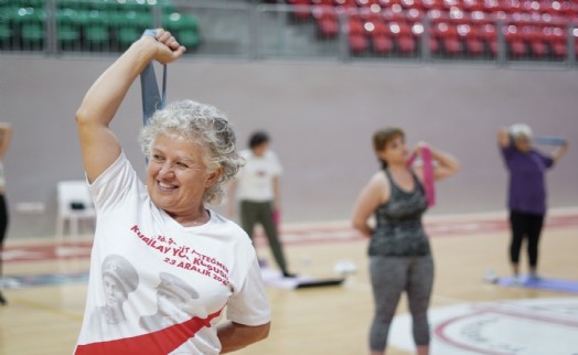 Karşıyakalılar her mevsim güne sporla başlıyor