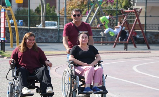 Kendisi gibi kas hastası kardeşleriyle topluluk kuran Şenay'ın farkındalık mücadelesi