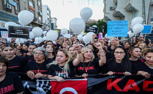 Kırık Saçlar Torbalı sokaklarında yürüdü